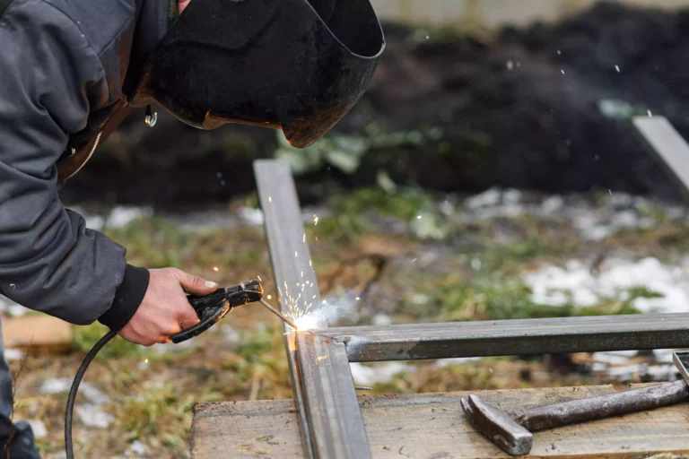Apprendre à souder : le guide pour débuter, de la première soudure au plan sur 4 semaines